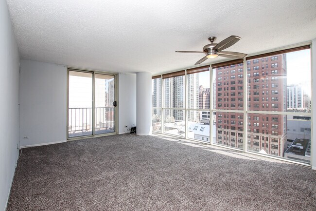 Building Photo - 1212 N LaSalle Dr