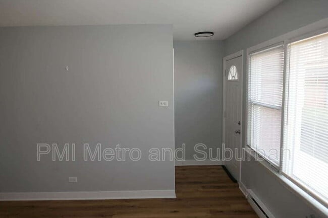 Building Photo - 748 E 5th Ct