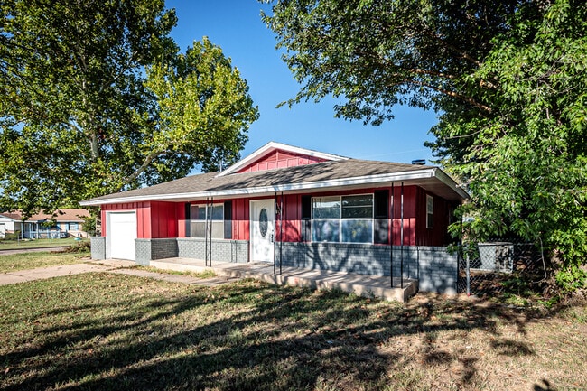 Building Photo - 3015 NE Pioneer Blvd