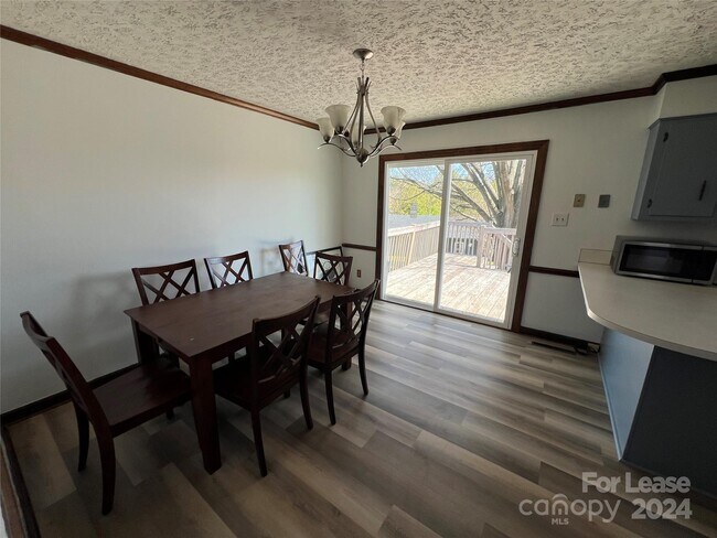 Foto del edificio - 607 Bluefield Rd