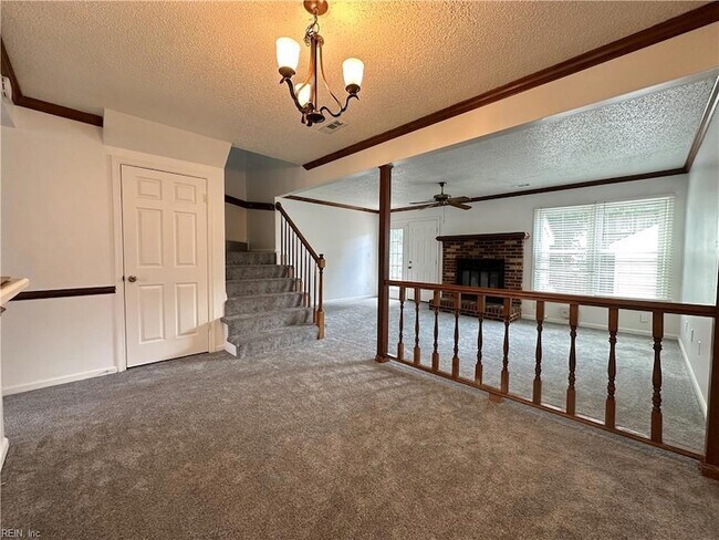 Foto del edificio - 3112 Radcliffe Ln N