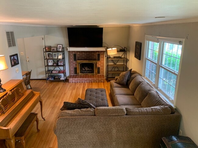 Building Photo - 102 Rodes Ave