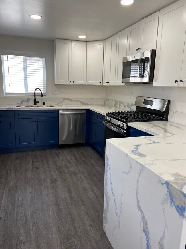 Stainless steel appliances! - 1151 First Ave