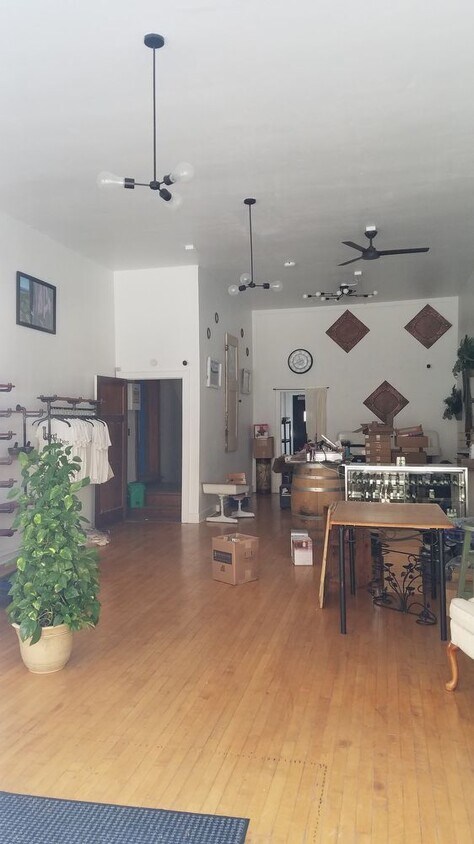 Primary Photo - Great Retail Space Near Downtown Wauwatosa