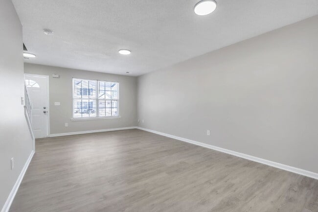 Building Photo - 2 Bedroom, 1.5 Bathroom Townhome – Granite Counters & Open Floor Plan $1400/mo rent