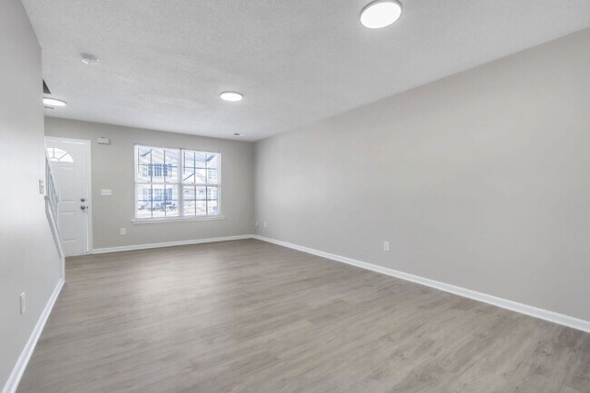 Foto del edificio - *Amazing Lease Offers* 2 Bedroom, 1.5 Bathroom Townhome – Granite Counters & Open Floor Plan $127...