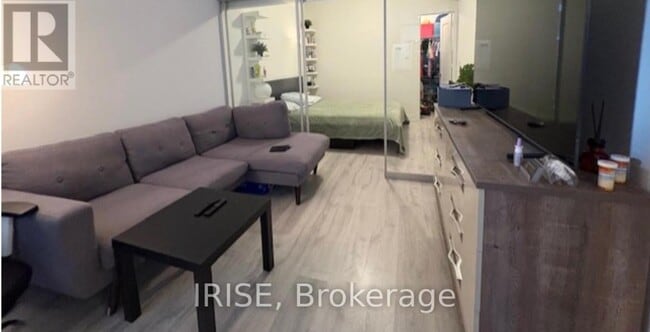 Photo du bâtiment - 135 Lower Sherbourne St