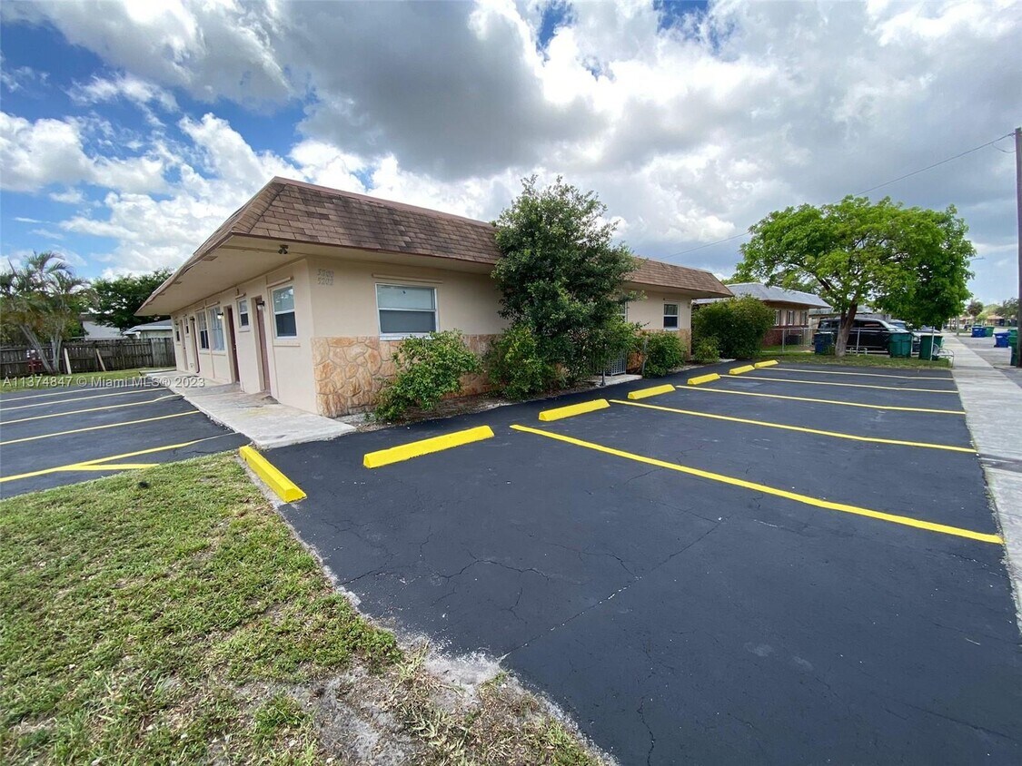 5200 NW 18th Pl Unit 5200, Lauderhill, FL 33313 Room for Rent in