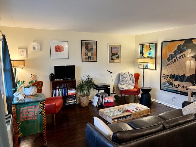Living Room - 120 S Grove Ave