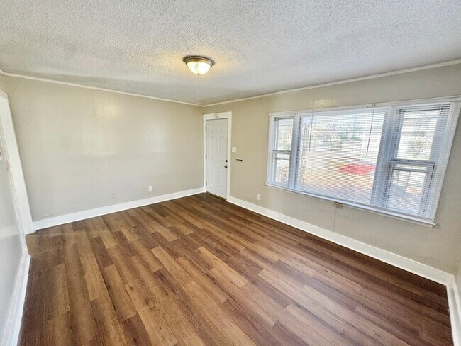 Foto del edificio - 2071 Hubert Ave