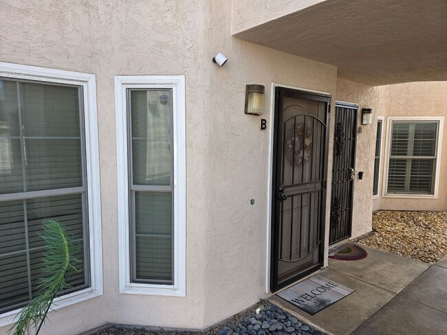 Building Photo - One month rental Fully furnished 1 bedroom...