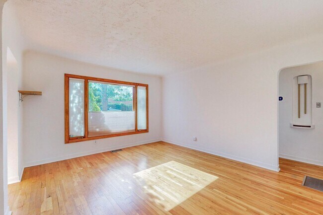 Building Photo - 1314SF Ridgecrest Brick 2 Bedroom  1 Bath ...