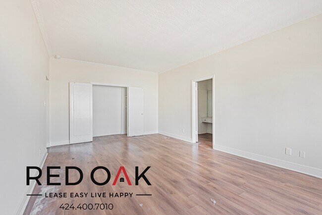 Foto del edificio - 570 N Rossmore Ave