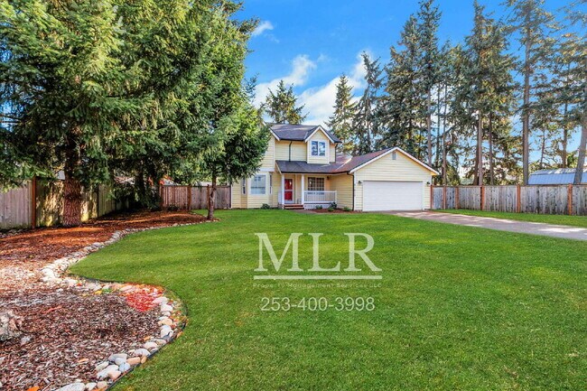 Foto del edificio - Half-Acre Corner Lot with Hot Tub, Deck, a...