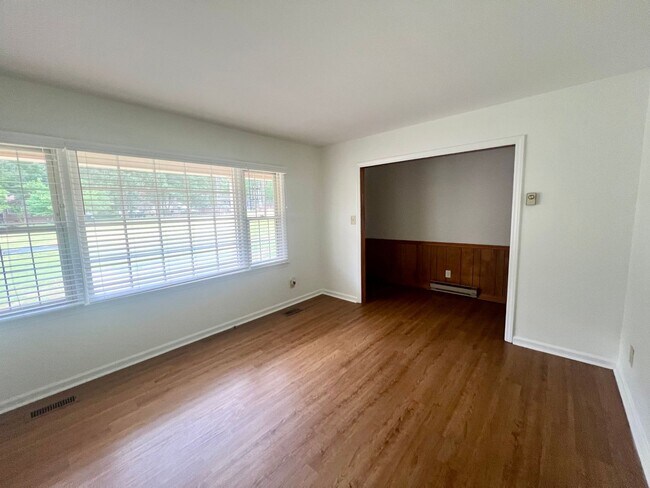 Foto del edificio - Three bedroom, 1.5 bath house in Southern ...