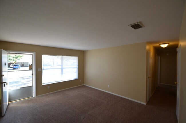 Foto del edificio - 40 Bishop Ave NW