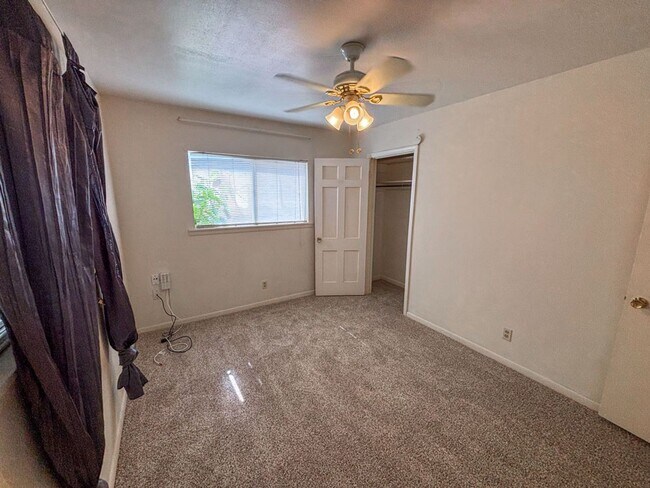 Foto del edificio - 2 bedroom/1 bath available for IMMEDIATE M...