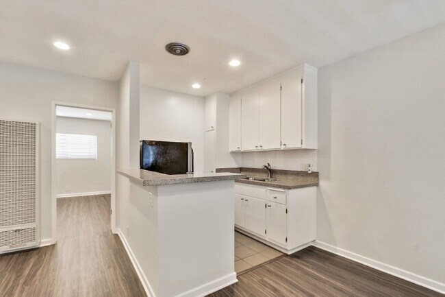 Interior Photo - 519 Hill St