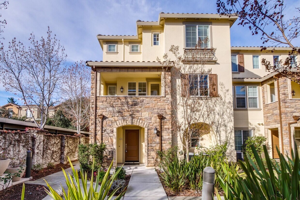 Amazing 3 Bed, 3 Bath Home in Sunnyvale near Seven Seas Park - Amazing 3 Bed, 3 Bath Home in Sunnyvale near Seven Seas Park