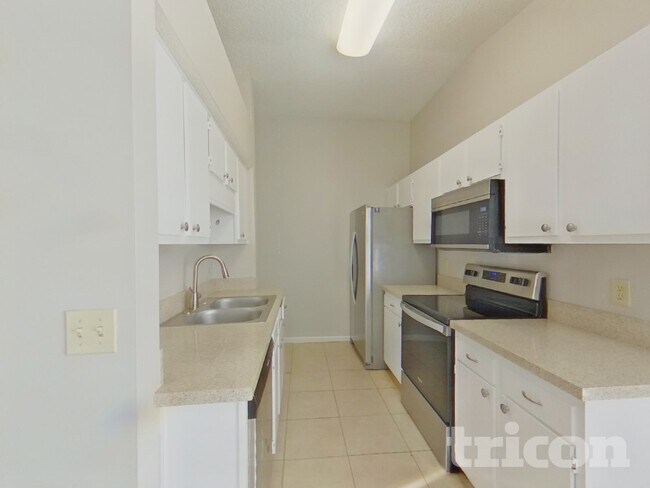 Building Photo - 8158 Pilgrims Trace Dr