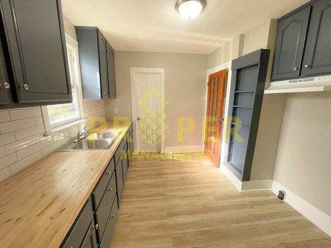Foto del edificio - 3 bedrooms 2 bathrooms house for rent