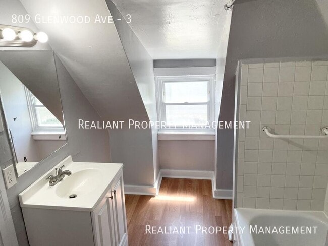 Foto del edificio - 809 Glenwood Ave