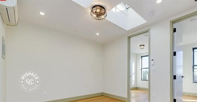 Building Photo - 1631 St Johns Pl