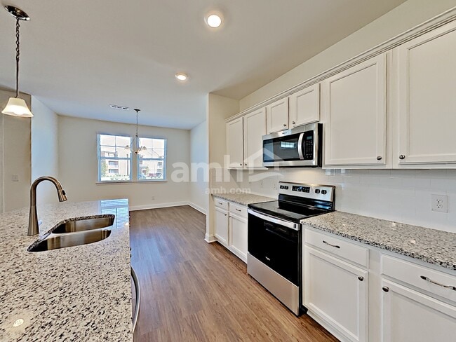 Building Photo - 5121 Jack Byrnes Dr