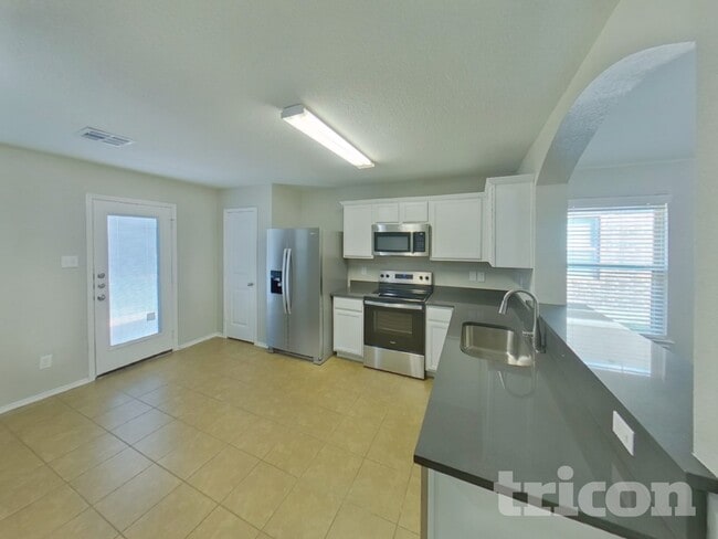 Building Photo - 1112 Roman Dr