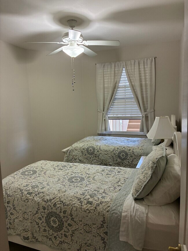 Building Photo - 4009 Palm Tree Blvd