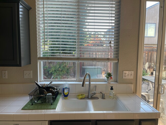 Foto del edificio - 8813 Oakfield Ln