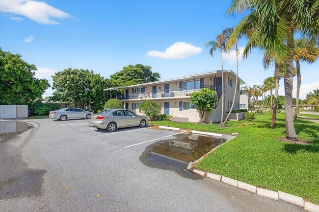 Building Photo - 821 Lighthouse Dr