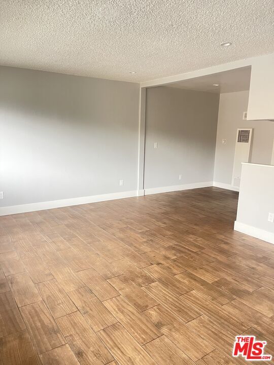 Foto del edificio - 9949 Pinewood Ave