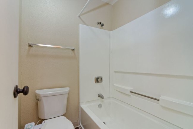 Building Photo - 3440 Lebon Dr