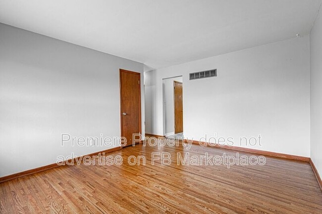 Building Photo - 252 Bonaire St