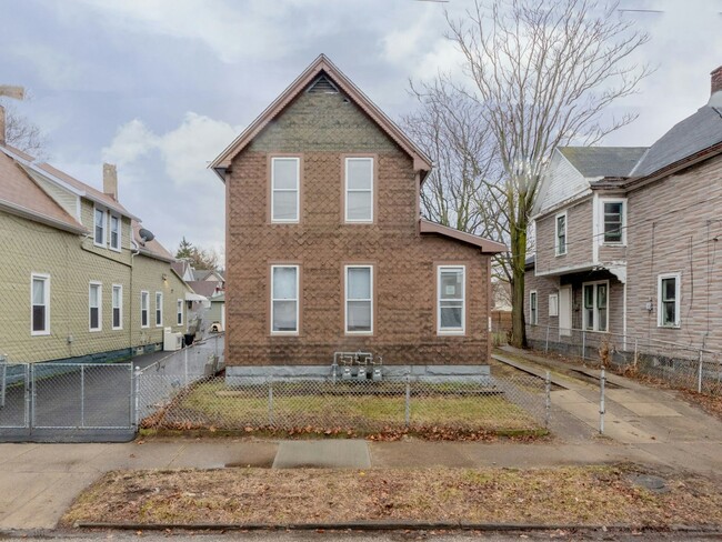 Building Photo - 5814 Prosser Ave