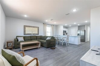 Building Photo - 201 Coyote Creek Ct