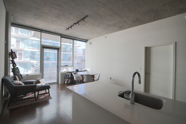 Building Photo - 1345 S Wabash Ave