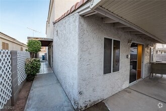 Building Photo - 7129 Paradise Bay Dr