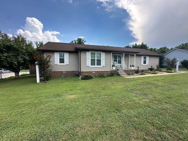 Building Photo - FULLY FURNISHED, SINGLE-FAMILY HOME IN NOR...