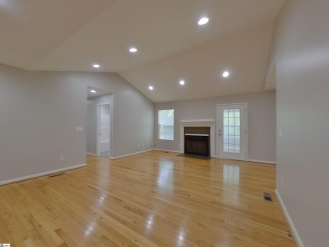 Building Photo - 211 Boxwood Ln