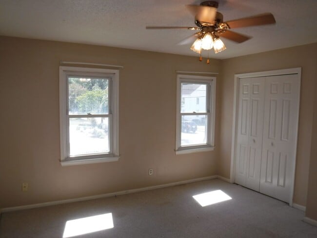 Building Photo - 203 Persse St