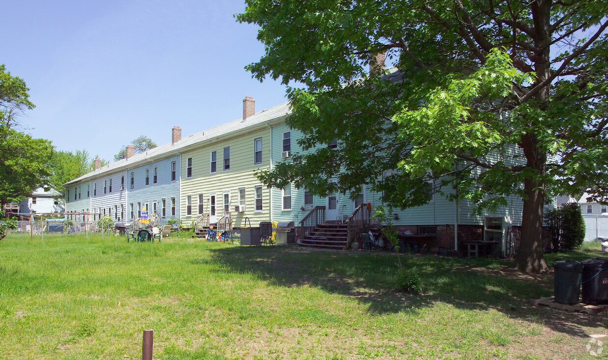 Foto del edificio - 18 Gardner Rd