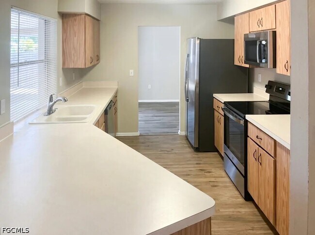 Building Photo - 4829 Montevista Dr