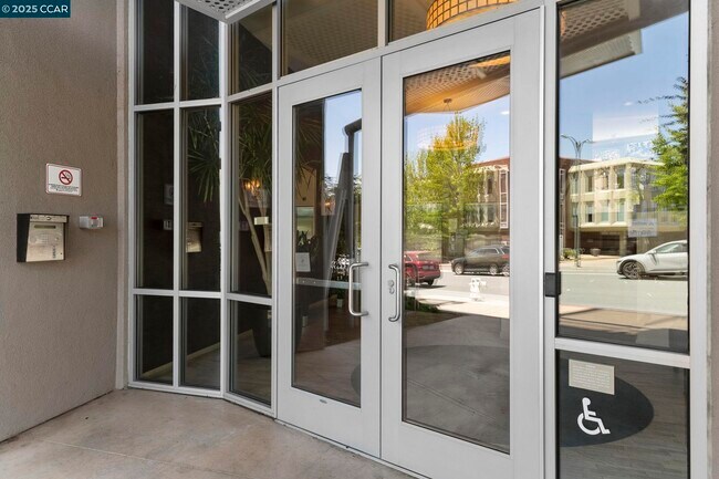 Foto del edificio - 555 Ygnacio Valley Rd