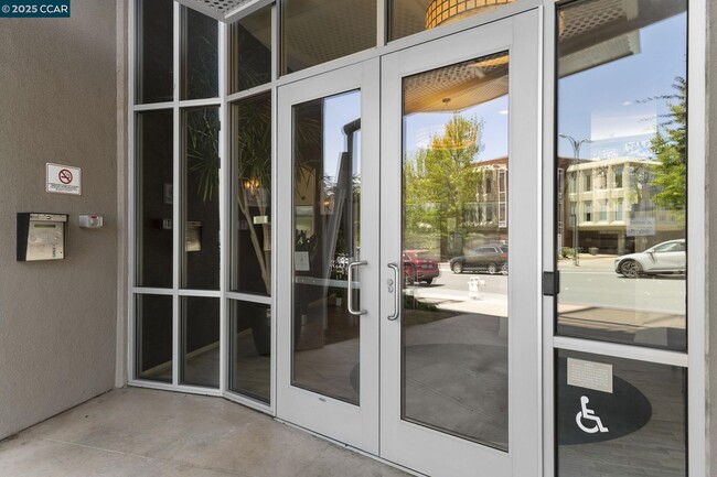 Building Photo - 555 Ygnacio Valley Rd