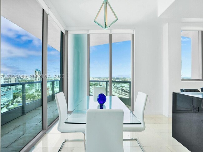 Foto del edificio - 900 Biscayne Blvd