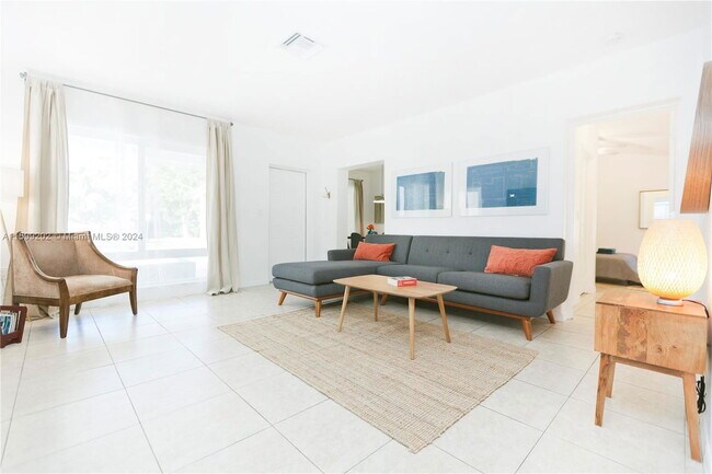 Foto del edificio - Northeast 132nd Street, North Miami, FL 33...