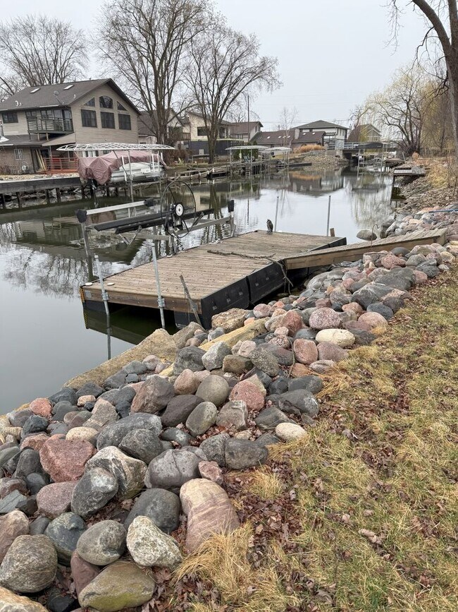 Foto del edificio - Lake Livin' - 3 Bed / 1.5 bath house on Lake Monona Channel