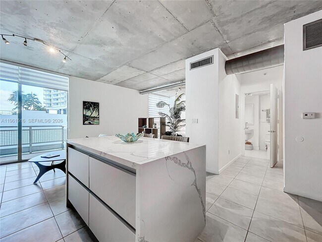 Foto del edificio - 690 SW 1st Ct
